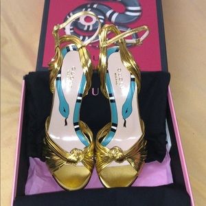 ❌SOLD❌ Gucci Allie knotted sandals
